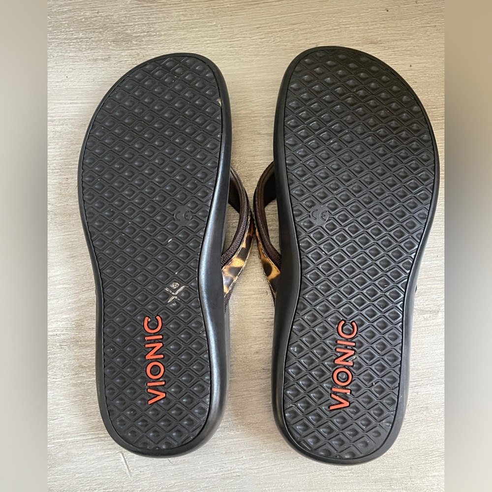 Vionic Leopard Print Flip-Flops Size 6 - image 3